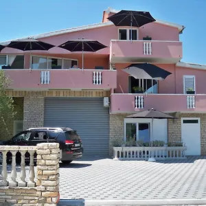 https://studio-divavlado.hotelinzadar.com
